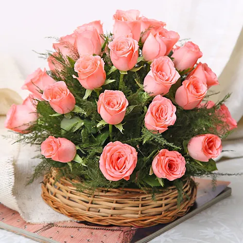 Stimulating Premium Arrangement of Pink Roses with Lots of Greens