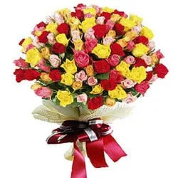 Fashionable Arrangement of Premium Roses in Mixed Colour