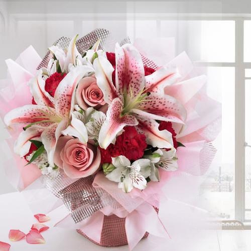 Cheering Bouquet of Appealing Flowers Cheering Bouquet of Appealing Flowers
