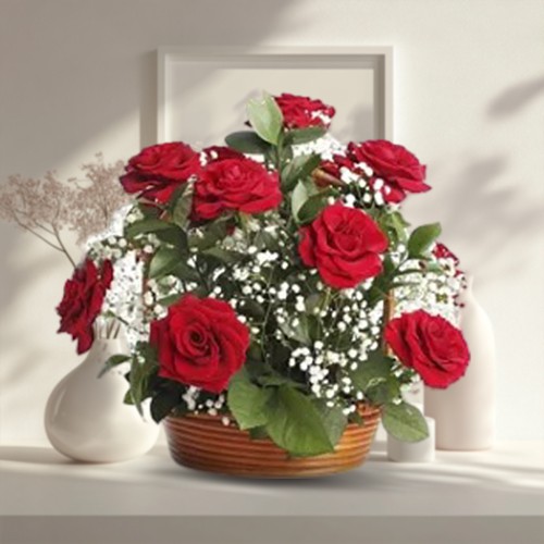 Stylish Arrangement of Red Roses Stylish Arrangement of Red Roses