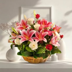Charming Pink Roses N Pink Lilies Hand Bunch
Charming Pink Roses N Pink Lilies Hand Bunch