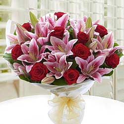 Expressive Hand Bunch of White Lilies N Red Roses Expressive Hand Bunch of White Lilies N Red Roses