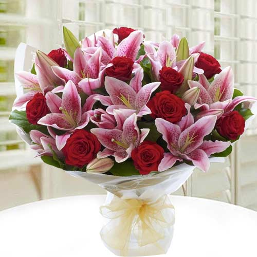 Expressive Hand Bunch of White Lilies N Red Roses Expressive Hand Bunch of White Lilies N Red Roses