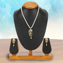 Charming Stone Pearl Set for Modern Woman Charming Stone Pearl Set for Modern Woman