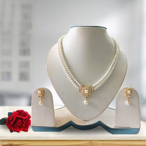 Gaudy Double Chain Pearl Set in a Royal Gesture Gaudy Double Chain Pearl Set in a Royal Gesture