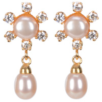 Trendsetting Pearl Earrings in Floral Pattern Ornamented with Eye-Catching AD stones Trendsetting Pearl Earrings in Floral Pattern Ornamented with Eye-Catching AD stones