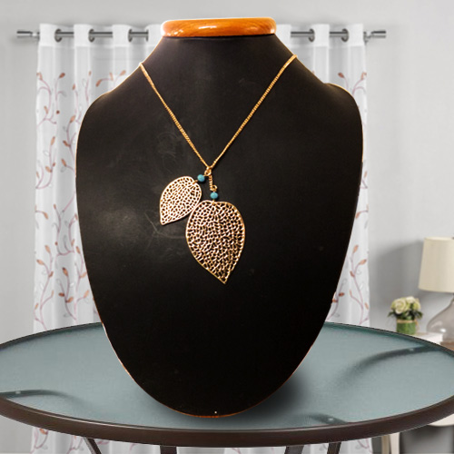 Radiant Avon Heart-Shaped Gold-Plated Necklace with Tassel Radiant Avon Heart-Shaped Gold-Plated Necklace with Tassel