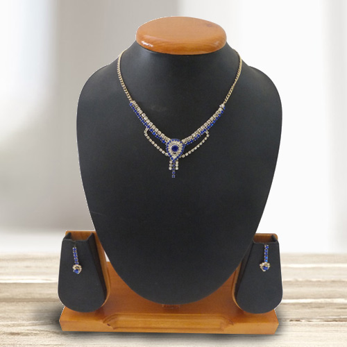 Pretty N Sleek Designed Blue and White Stone Studded Necklace Set Pretty N Sleek Designed Blue and White Stone Studded Necklace Set