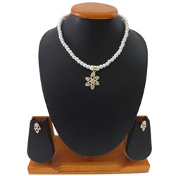 Soothing White Pearl Beaded Necklace Set Soothing White Pearl Beaded Necklace Set