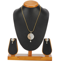 Delicate Attraction Pendent and Earrings Set Delicate Attraction Pendent and Earrings Set
