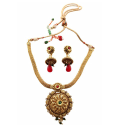 Beautiful Wedding Gift of Golden Necklace Set Beautiful Wedding Gift of Golden Necklace Set