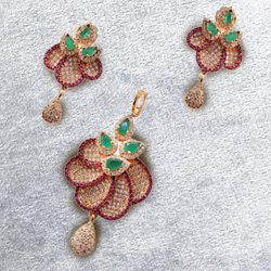 Sizzling Necklace Set with Diamond Design Sizzling Necklace Set with Diamond Design