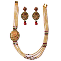 Enthralling Pearl Necklace Set in Long Design Enthralling Pearl Necklace Set in Long Design