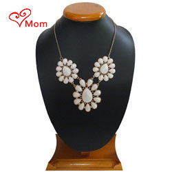 Alluring Avon Floral Clustered Necklace Alluring Avon Floral Clustered Necklace