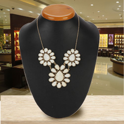 Lovable Ladies Floral Clustered Necklace from Avon Lovable Ladies Floral Clustered Necklace from Avon