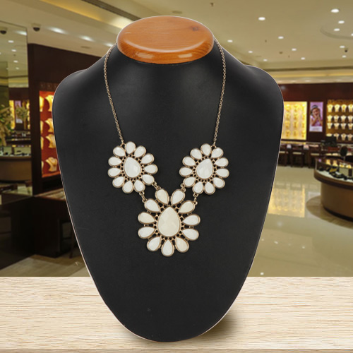 Lovable Ladies Floral Clustered Necklace from Avon Lovable Ladies Floral Clustered Necklace from Avon
