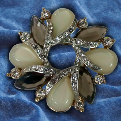 Arousing Avon Opal Rhinestone Brooch Cum Pendant<br> Arousing Avon Opal Rhinestone Brooch Cum Pendant<br>