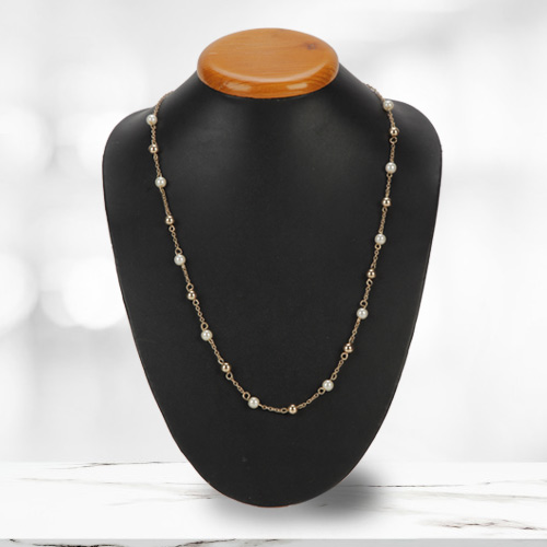 Astounding Gold Plated Pearl Necklace from the House of Avon Astounding Gold Plated Pearl Necklace from the House of Avon