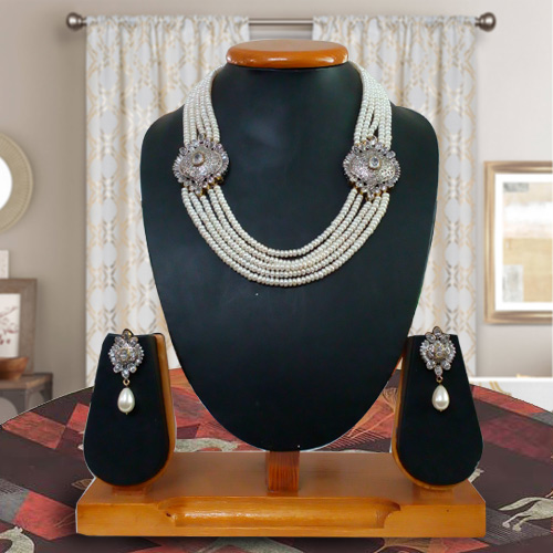 Beautiful Pearl Beaded Necklace Beautiful Pearl Beaded Necklace