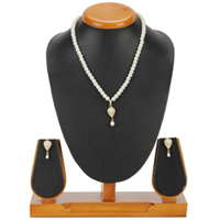 Designer Pearl Set with Necklace & Earrings Designer Pearl Set with Necklace & Earrings