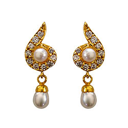Fancy Genuine Pearl and Rhinestone Studded Pair of Earrings Fancy Genuine Pearl and Rhinestone Studded Pair of Earrings