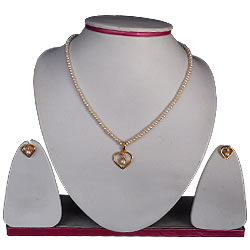 Gorgeous Looking Fresh Water Pearl Necklace with Gold Plated Heart Shaped Pendant & Earrings Set Gorgeous Looking Fresh Water Pearl Necklace with Gold Plated Heart Shaped Pendant & Earrings Set
