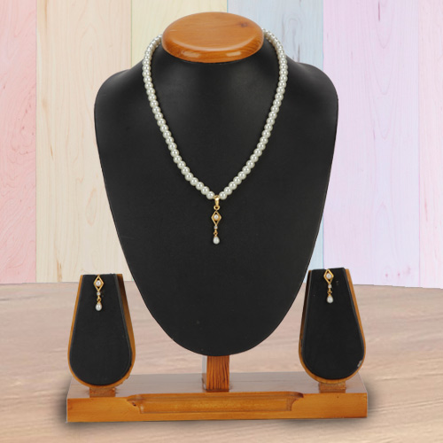 Remarkable Fashion Pearl Pendent N Earring Set in Barfi Shape Remarkable Fashion Pearl Pendent N Earring Set in Barfi Shape