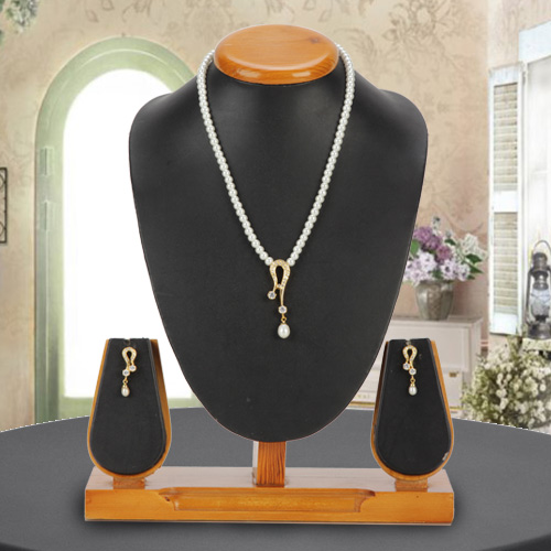 Magnificent Pendent Set with AD stones N Fashion Pearls Magnificent Pendent Set with AD stones N Fashion Pearls