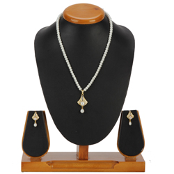 Ravishing Bell Shaped Pearl Necklace Set Ravishing Bell Shaped Pearl Necklace Set