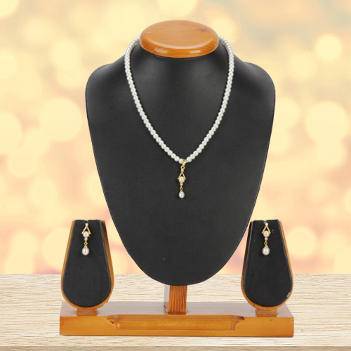 Breathtaking Pearl Pendent Set with Matching Earrings Breathtaking Pearl Pendent Set with Matching Earrings