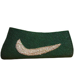 Arresting Green Spice Art Ladies Purse with Touch of Soft Heart Arresting Green Spice Art Ladies Purse with Touch of Soft Heart