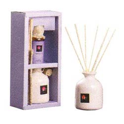 One ceramic pot, 8 reeds of 7.5” & 60 ml oil One ceramic pot, 8 reeds of 7.5” & 60 ml oil