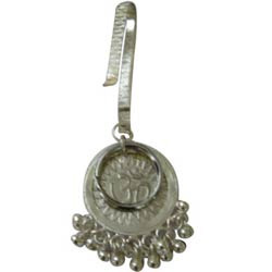 Artistically Designed Sliver Plated Key Chain for Ladies Artistically Designed Sliver Plated Key Chain for Ladies