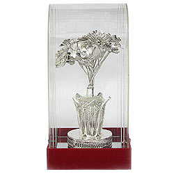 Impressionable Handiwork of Flower Vase made of Silver Impressionable Handiwork of Flower Vase made of Silver