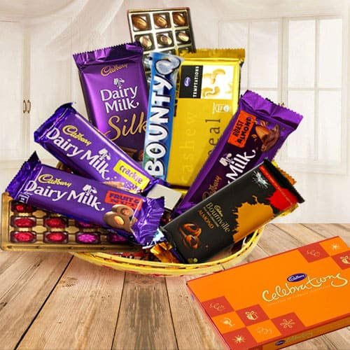 Delightful Gift Hamper Basket with Various Products Delightful Gift Hamper Basket with Various Products