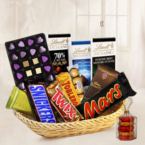 Signature Chocolate Basket Hamper Signature Chocolate Basket Hamper