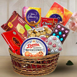 Delicious Chocolate Assortment Hamper Basket Delicious Chocolate Assortment Hamper Basket