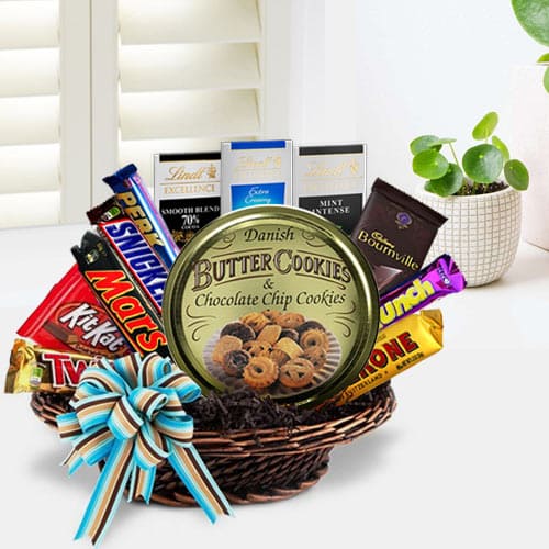 Wonderful Party Special Chocolate Hamper Basket Wonderful Party Special Chocolate Hamper Basket