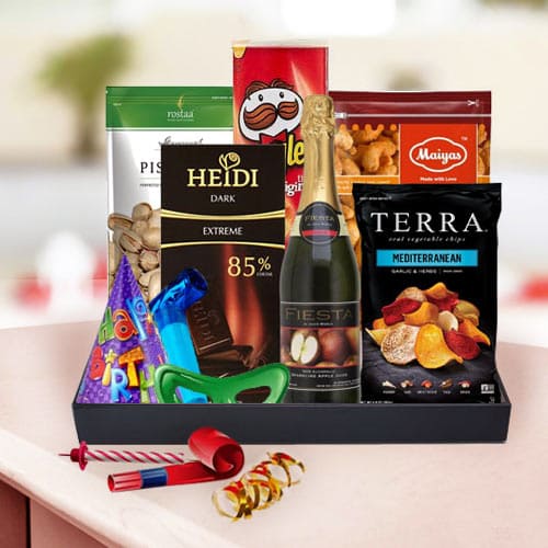 Scrumptious Birthday Selection Hamper of Nuts N Chips<br> Scrumptious Birthday Selection Hamper of Nuts N Chips<br>