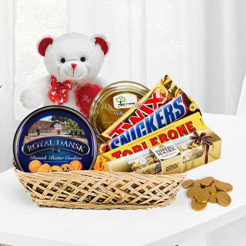 Classic Choco Lovers Gift Basket<br> Classic Choco Lovers Gift Basket<br>