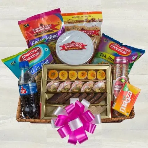 Remarkable Food N Assortments Hamper