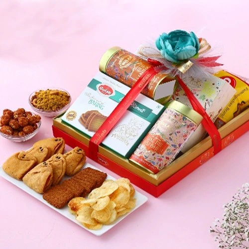 Finest Sweet N Snacks Delight Hamper Finest Sweet N Snacks Delight Hamper