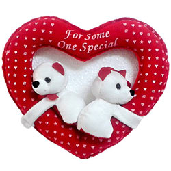 Lovely White Couple Teddy Bears in Heart Lovely White Couple Teddy Bears in Heart