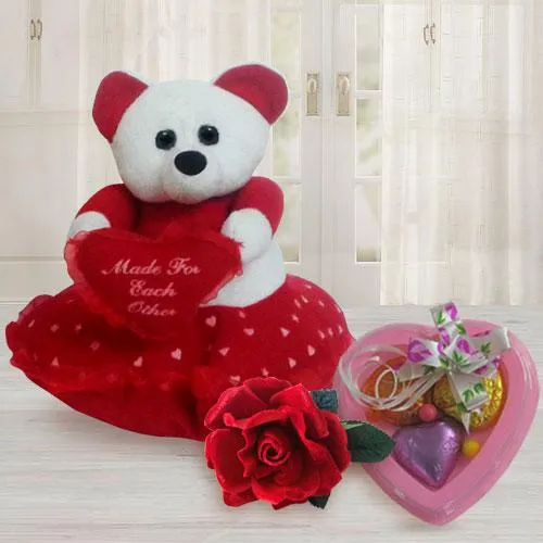 Delightful Teddy Bear with Heart with 3 pcs Heart Homemade Chocolate Delightful Teddy Bear with Heart with 3 pcs Heart Homemade Chocolate