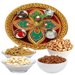 Thali with Almonds, Raisen, Cashews & Pistas Thali with Almonds, Raisen, Cashews & Pistas