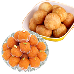Boondi Ladoo wth Kachori Boondi Ladoo wth Kachori