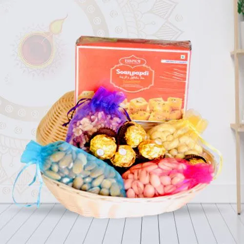 Indulgent Combo of Dry Fruits Basket with Sweets and Chocolates<br>