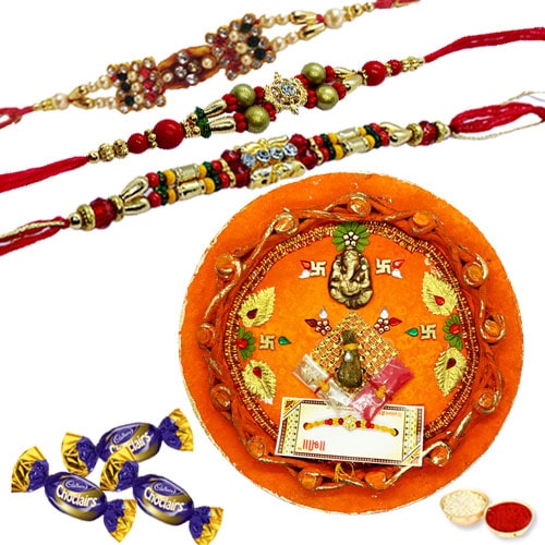 Fabulous Rakhi Thali with Rakhi and Chocolates for Brother Fabulous Rakhi Thali with Rakhi and Chocolates for Brother